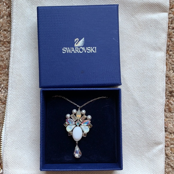 Iridescent Swarovski Necklace - Picture 5 of 5